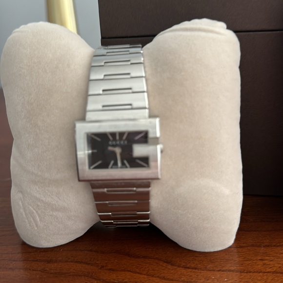 Authentic Gucci Watch - Picture 2 of 3